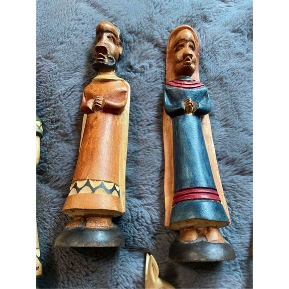 Vintage HAND-PAINTED & HAND-CARVED Nativity Set - Picture 3 of 10